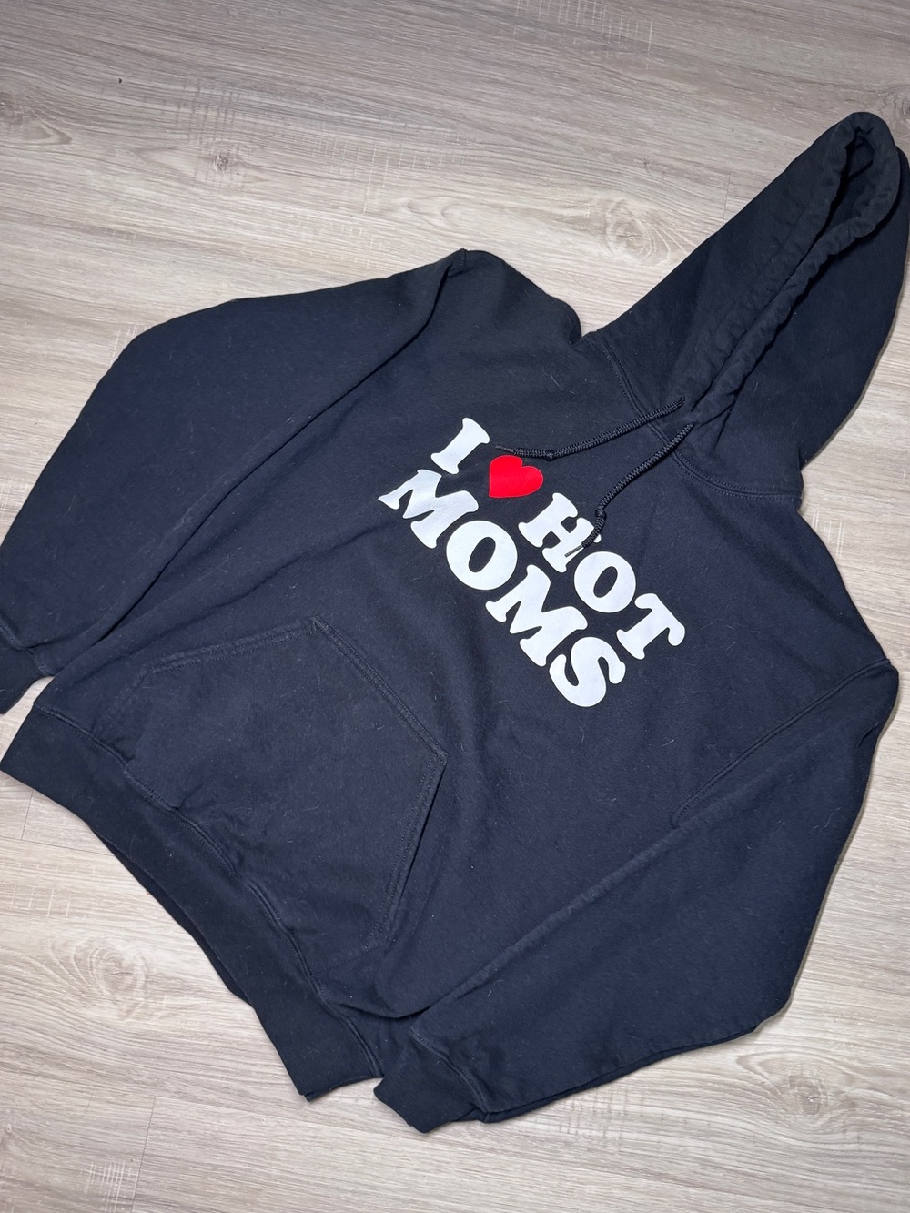 Black 'I ♥ Hot Moms' Graphic Hoodie